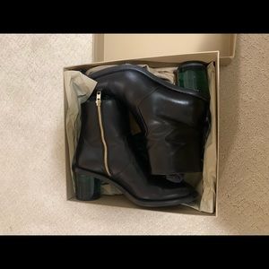Burberry Black Leather Boots with Green heel